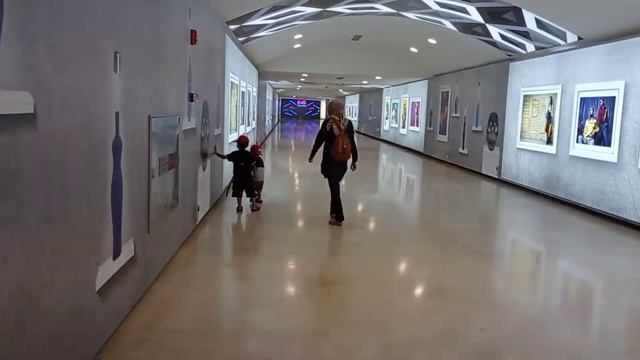 Walking from Suria KLCC to Aquaria KLCC *F2 смотреть онлайн