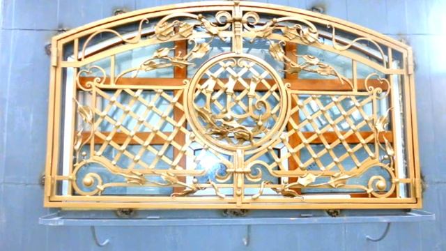 Открывающаяся кованая решетка с подставкой для цветов на окне ковка из металла смотреть онлайн