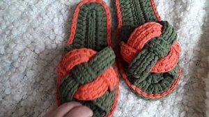 Тапочки крючком из трикотажной пряжи.