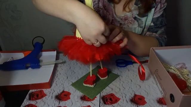 Подробный Мастер-Класс. Пасхальный цыплёнок из гофробумаги, с корзинкой,куличом,яичками и вербой. смотреть онлайн