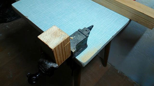 Как ровно просверлить отрезок бруска. смотреть онлайн