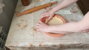 Пирог с вареньем дрожжевой на кефире.