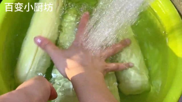 煮玉米時，只用清水煮是外行，多加這3步，香甜軟糯，營養不流失【百變小廚坊】#煮玉米 #玉米 смотреть онлайн