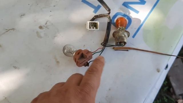 Хундай Соната улучшаем стоп сигнал,и полируем фонари. смотреть онлайн