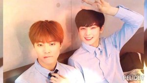 Ча Ыну и Мун Бин из ASTRO