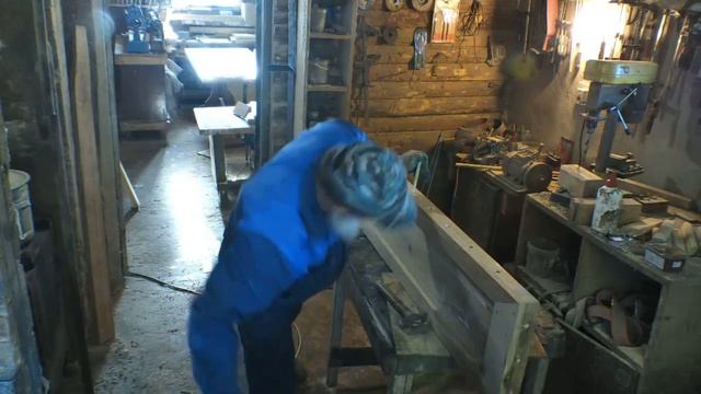 Дубовую лавку делаю под старину, Своими руками с применением реноватора. смотреть онлайн