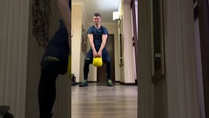 Комплекс: 50 махов гири + 25 гоблет приседаний