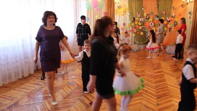 Начало утренника 8 Марта. ДОУ №8 "Малыш", г.Шахтёрск