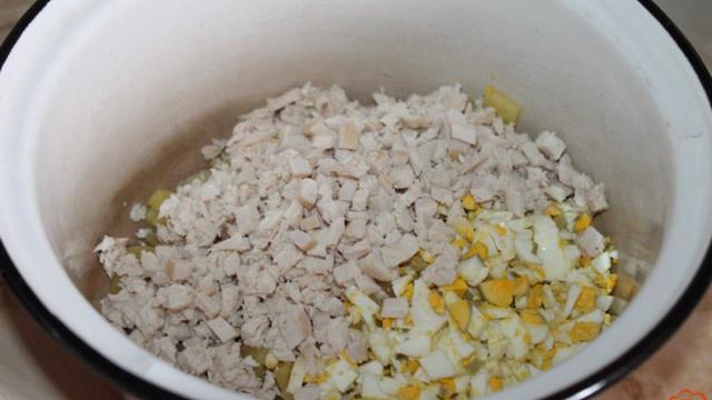 Окрошка с куриным филе и горчицей