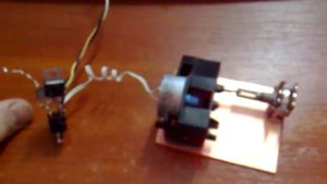 Регулировка громкости мотором.