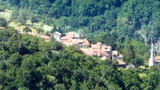 Все эти дома продаются за 1 доллар, но никто не хочет их покупать смотреть онлайн