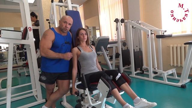 Бодибилдинг для девушек. Золотая серия: строим себе попку: разведение ног в стороны в тренажёре смотреть онлайн