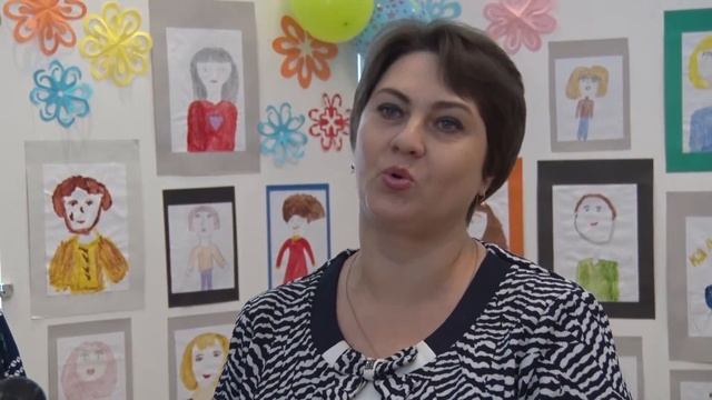 В галерее искусств прошло мероприятие для детей с ограниченными возможностями и их мам смотреть онлайн