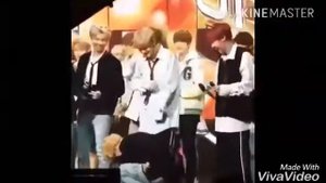 Два неловких падения Чимина😂"bts jimin"