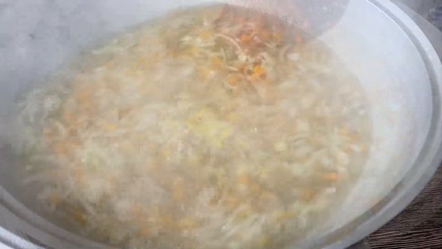 Диетический, но очень вкусный суп за 10 минут. Приятного апетита :)