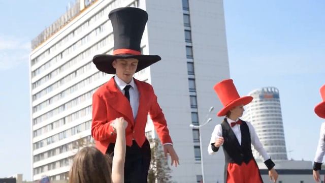 Ходулисты /Театр на ходулях "Чижики"/ Chizhiki / Минский Полумарафон 2018 / MinskHalfMarathon2018 смотреть онлайн