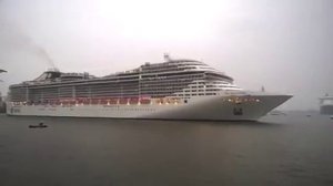 Cruise ship MSC Splendida playing music (Корабль играет музыку) часть 2