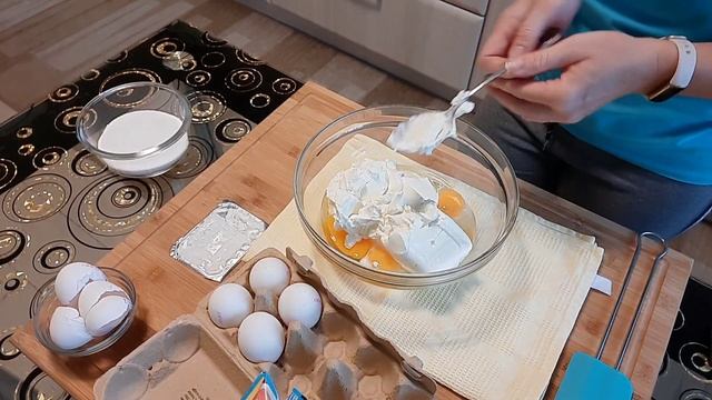 Творожно-мандариновый ?пирог с кокосовой стружкой.
