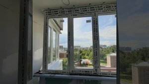 монтаж балконной рамы с эркерным соединением