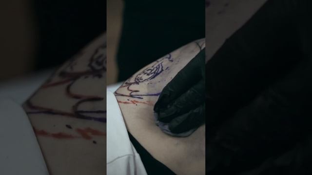 Нанесение татуировки смотреть онлайн