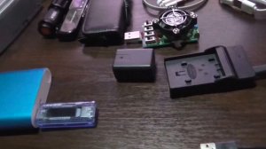 После первой зарядки,  разрядил полностью повер банк