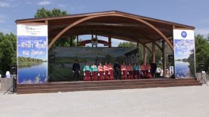 Не с кем ночку ночевать казачья песня.