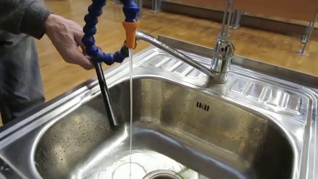 Демонстрация: Струя воды и заряженная палочка смотреть онлайн