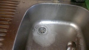 чистим слив в кухне