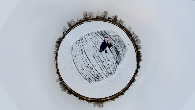 Катаюсь на коньках | Нужно очистить лед, что бы покататься на коньках | Зимние развлечения смотреть онлайн