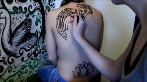 Рисование Феникса хной на спине/Phoenix painted with henna - Lasingla