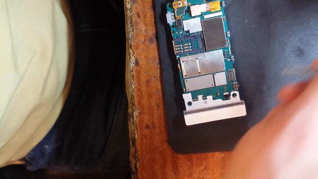 Sony Xperia U замена слота SIM карты смотреть онлайн