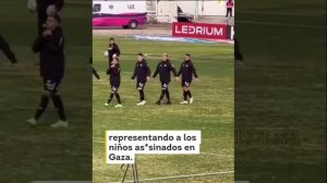 Чилийские футболисты вышли на поле перед игрой, держа за руки невидимых детей: «Игроки клуба «Палест