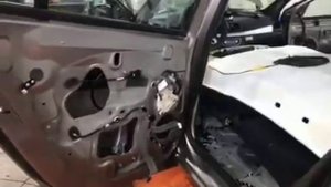 Проверяем качество штатной шумоизоляции Рено Флюенс и приступаем к обесшумливанию