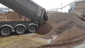 Самосвал гравий пгс щебень песок отсев галька крошка. Аренда самосвалов. http://www.arsix.ru