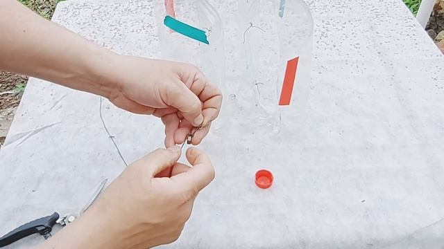 Ветряк из пластиковых бутылок для отпугивания птиц и кротов самоделка своими руками смотреть онлайн