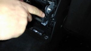 Снятие и разборка подлокотника на Seat Leon III.