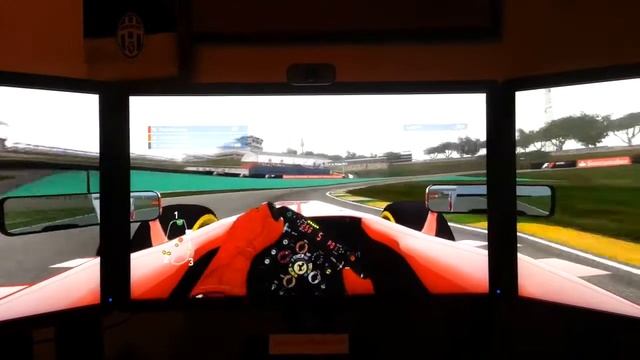 F1 2013 on triple monitors in Brasil Online смотреть онлайн