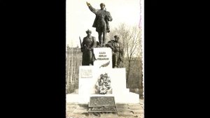 В парке старинном