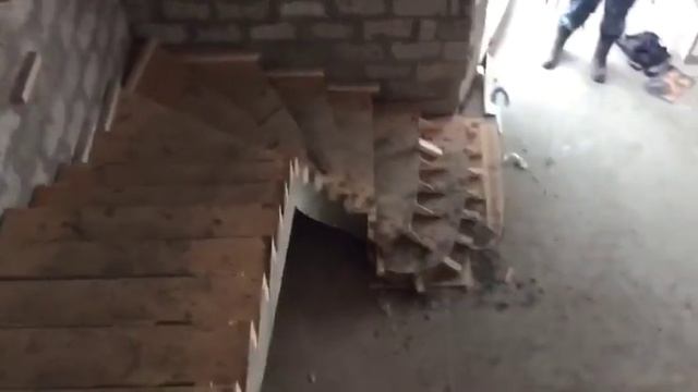 Бетонная лестница с забежными ступеньками в городе Рыбинск Ярославская область смотреть онлайн