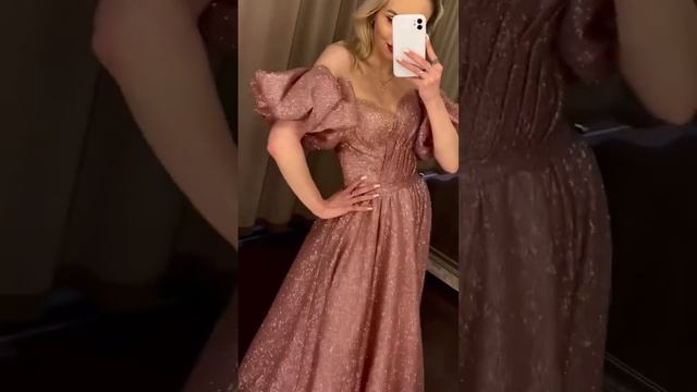 Мерцающий блеск ✨ на пудровом платье смотреть онлайн