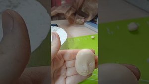 Лепим Уэнсдей из мастики.