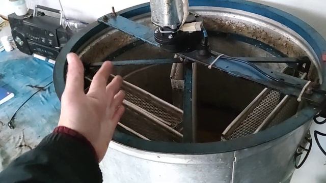 Как выбрать медогонку для пасеки смотреть онлайн