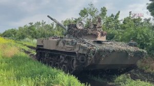 Бронегруппа ВДВ на БМД-4М с ходу открыли огонь из 100-мм пушки по взводному опорнику ВСУ