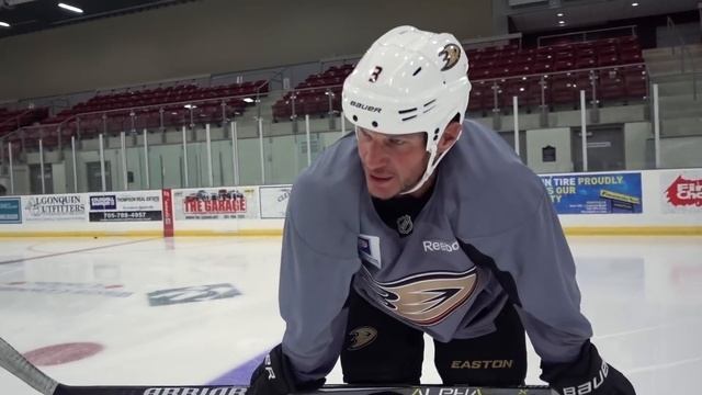 Skating with two NHL Defencemen смотреть онлайн