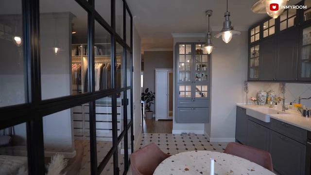 ? ОБЗОР классной ДВУШКИ! Дизайн придумали САМИ! Ремонт ВАННОЙ с ОКНОМ! Лайфхаки и ОШИБКИ! Рум тур смотреть онлайн