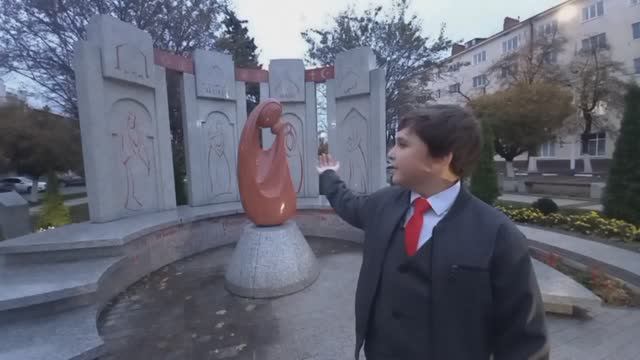 Армавир. Скульптурная композиция "Поклонись Матери"