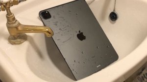 2020 iPad Pro - Water Test [HD]