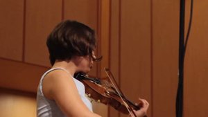 Полина Сенатулова исполняет  Сонату-балладу Изаи для скрипки  соло