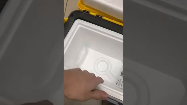 Ящик FishBox Thermo с термоконтейнером (19л/8,5л) черно-желтый (T-FB-T-19-8-BY) Helios смотреть онлайн