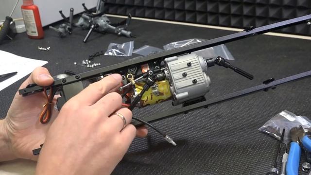 ШИШИГА ... Собираю ГАЗ-66 на радиоуправлении, CrossRC GC4 смотреть онлайн